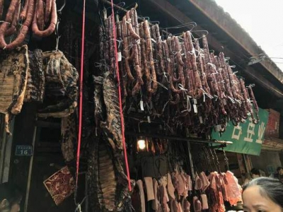 （乐游美食图文）春熙路旁深藏“香肠一条街”