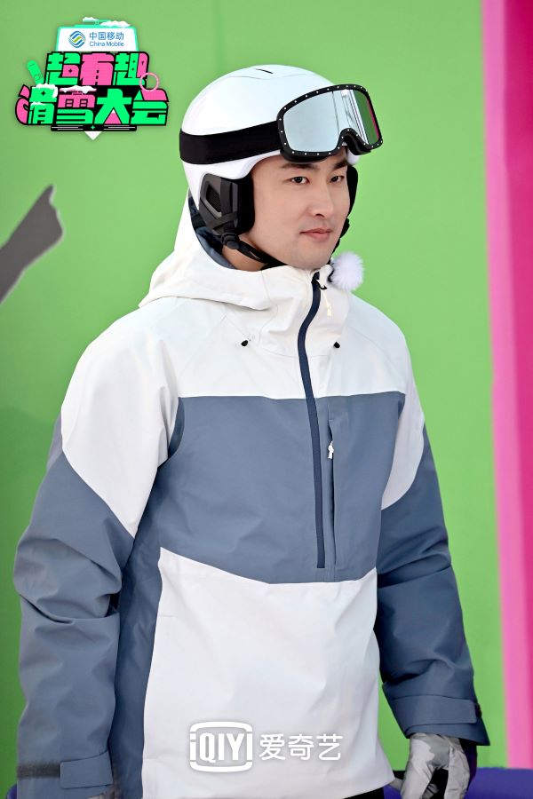 《【摩杰手机版登录】《超有趣滑雪大会》高能玩雪 虞书欣王彦霖突破自我雪场逆袭》
