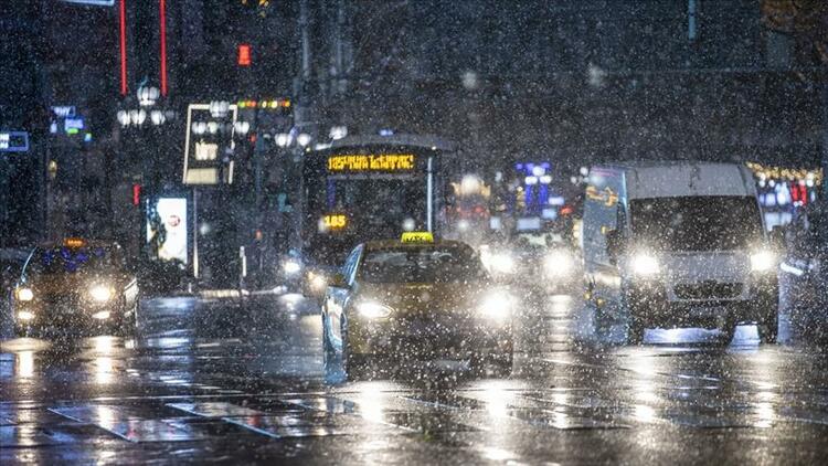 恶劣天气持续影响土耳其 多个航班被迫取消