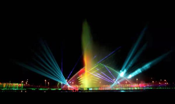 4万人围观沈阳浑南超美音乐喷泉