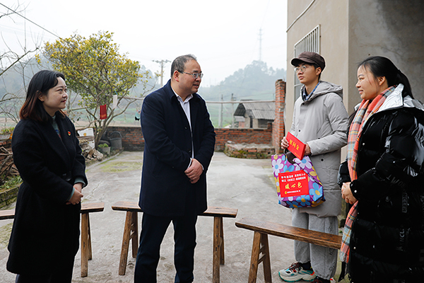 自贡大安:新春慰问送关怀 浓浓关爱暖人心_fororder_3慰问现场