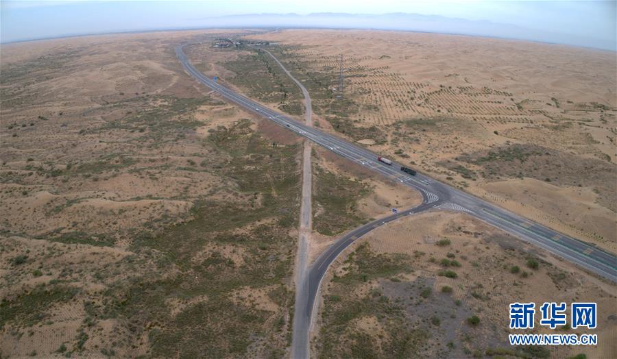 库布其沙漠开出生态文明之花 库布其沙漠开出生态文明之花
