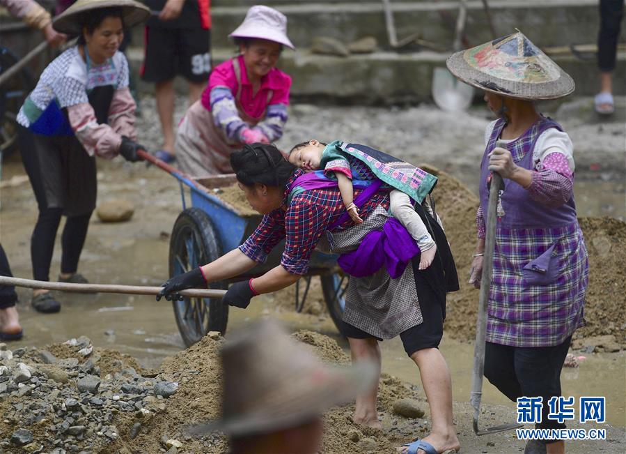 苗山脱贫影像志——乌英苗寨的“娘子军”