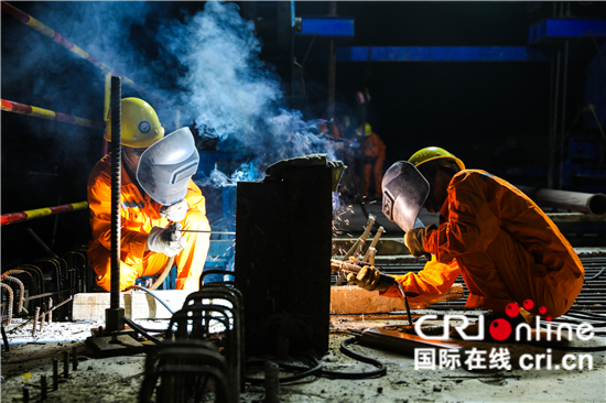 琅勃拉邦湄公河特大桥成功合龙 中老铁路建设取得重大进展