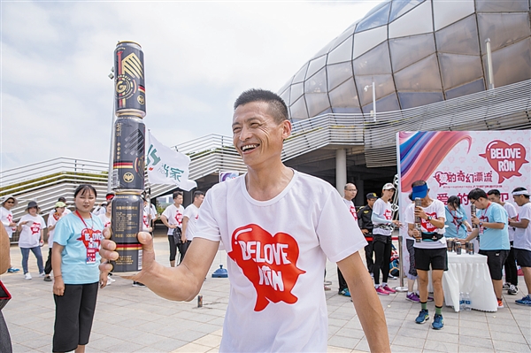 大连2500余人7月28日开启啤酒狂欢跑