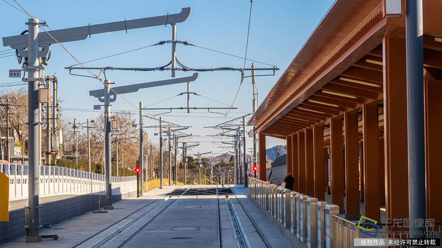 北京地下鉄西郊線の終着駅　香山駅の工事完成