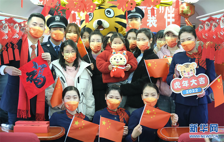 列车“春晚”温暖回家路_fororder_06