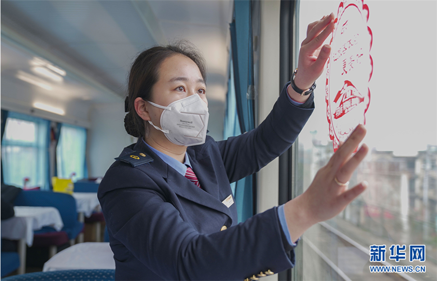 列车“春晚”温暖回家路_fororder_10