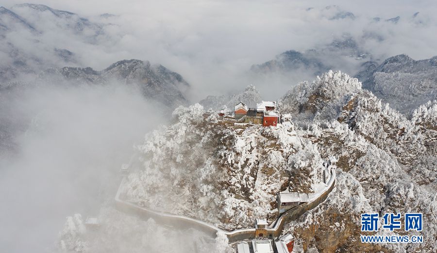 【“飞阅”中国】疾风抚云海 雪后武当一如水墨