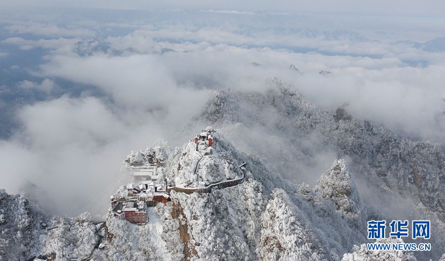 【“飞阅”中国】疾风抚云海 雪后武当一如水墨