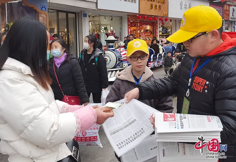 (转载)自贡自流井:小小报童 爱暖假期