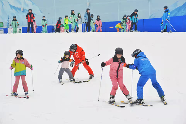 喜迎冬奥都江堰市举行全民冰雪运动体验之旅活动