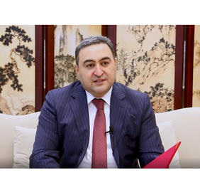 阿塞拜疆驻华大使杰纳利•阿克拉姆：_fororder_阿塞拜疆大使1