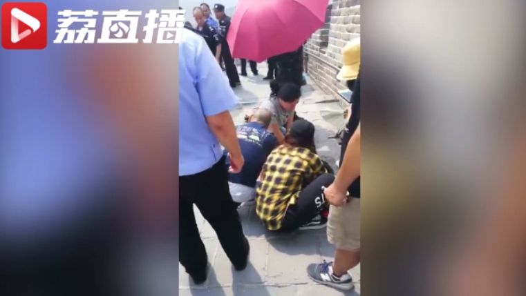 中国医生又出手了！这回是在长城上