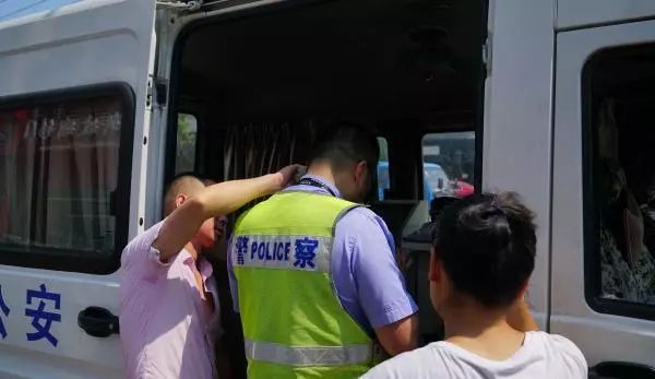 来，帮你擦擦汗！