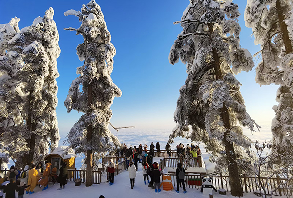 新春走基层|眉山瓦屋山冰雪旅游持续升温_fororder_微信图片_20220203113312