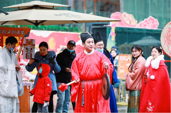 成都:跟着杜甫夜游锦江 体验烟火里的幸福年味_fororder_未标题-7