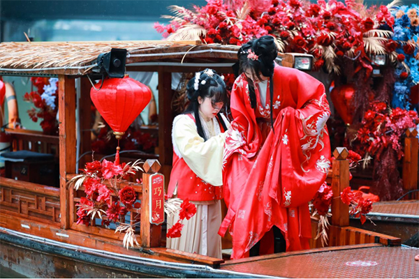 成都:跟着杜甫夜游锦江 体验烟火里的幸福年味_fororder_未标题-4