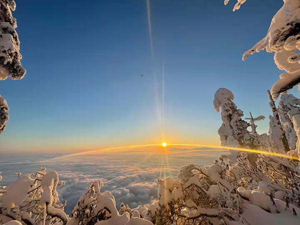 新春走基层|眉山瓦屋山冰雪旅游持续升温_fororder_微信图片_20220203113307