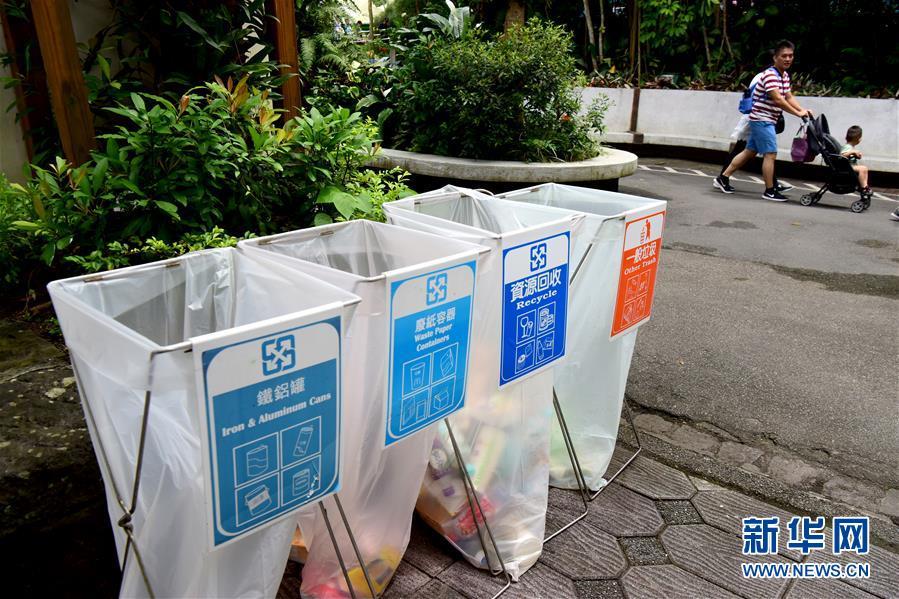 這是設置在臺北市動物園內的分類垃圾回收袋（7月6日攝）。新華社記者 朱祥 攝