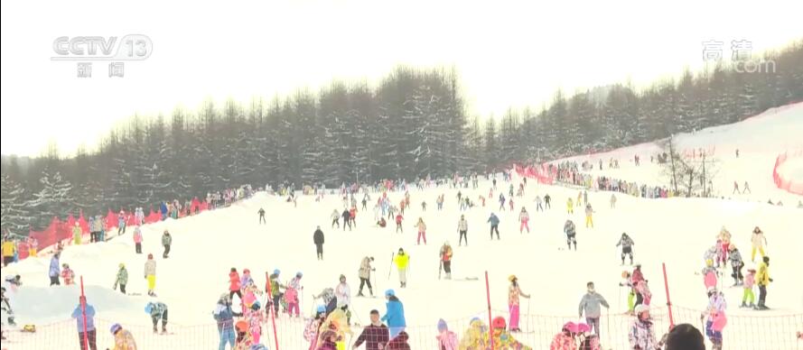 【春节假期看消费】冰雪消费热情高涨 冬奥周边成“新年货”
