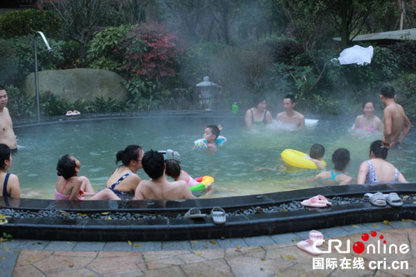 图片默认标题_fororder_往届宝山冰雪温泉嘉年华1