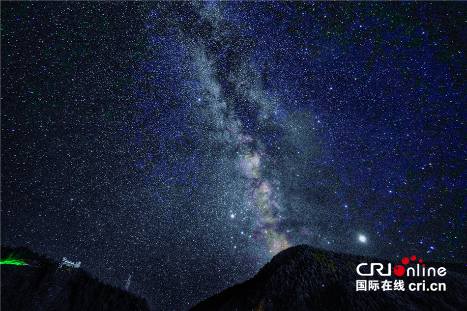 记者再走长征路：雪山星空