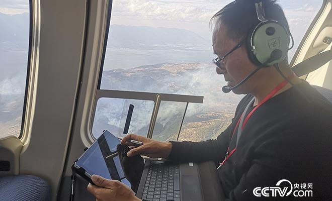 多抢救几亩森林！冒直升机极限风速也要“向火而飞”
