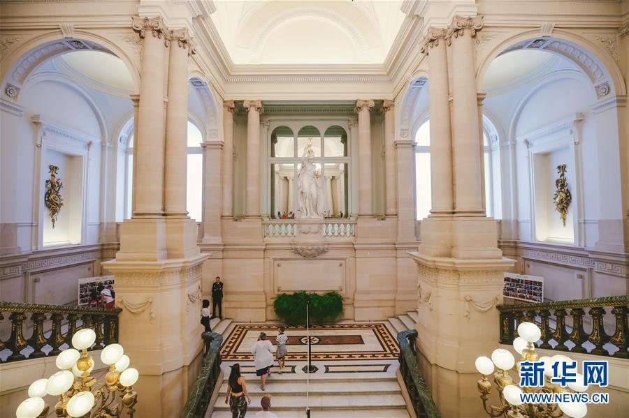 比利时王宫迎来暑期开放季(组图)