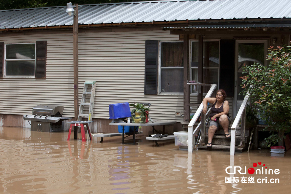 美国德克萨斯州强降雨引发洪水 淹没居民住宅(高清组图)