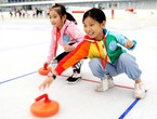 庆冬奥申办成功四周年 西城小学生快乐体验冰上运动