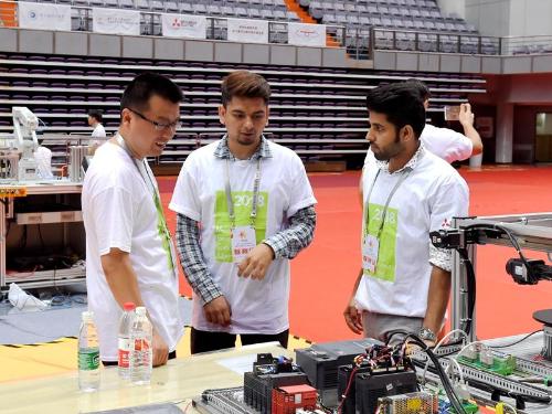 全国大学生电气与自动化大赛在哈尔滨理工大学举行