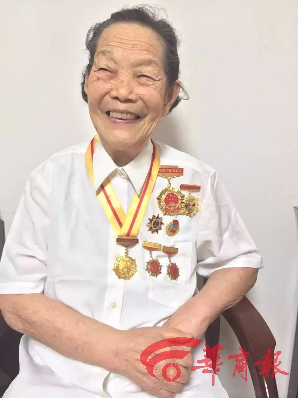 行医71年的95岁医生奶奶走了，人该这样度过一生