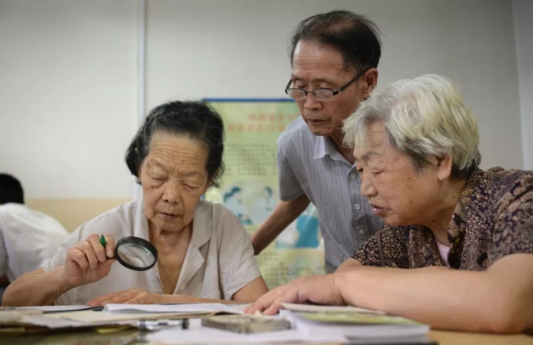 行医71年的95岁医生奶奶走了，人该这样度过一生