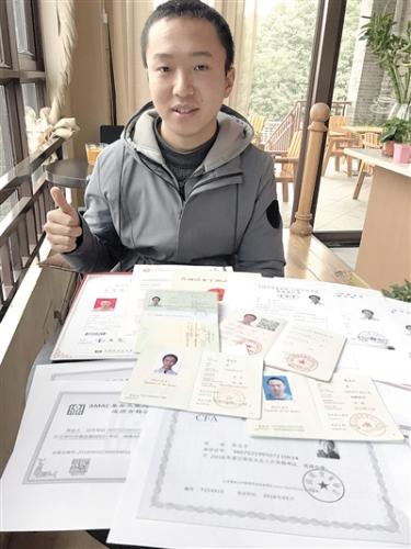 大四“考证狂人”已考17项证书 均高分一次通过