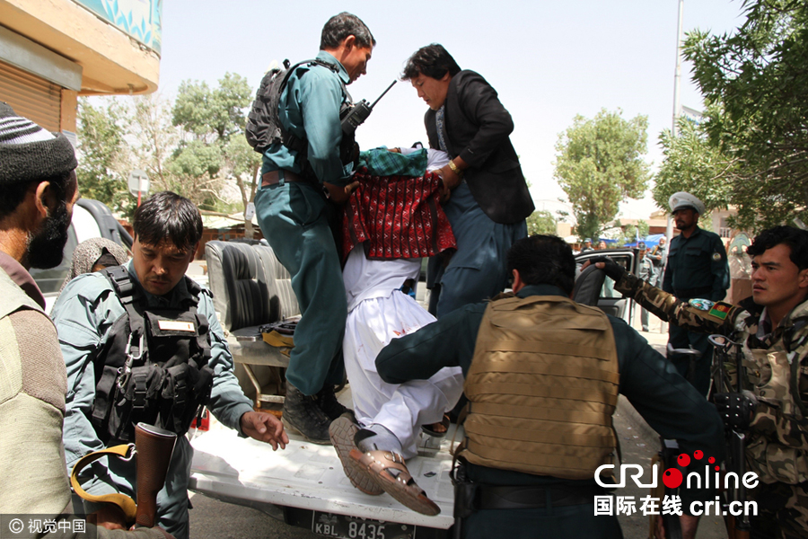 阿富汗塔利班扮警察袭击法院 造成5人死亡(组图)