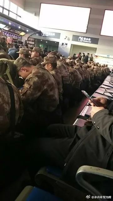 垂危的军人兄弟 这次换我给你让路