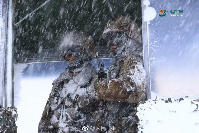 垂危的军人兄弟 这次换我给你让路
