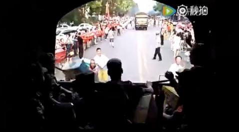 垂危的军人兄弟 这次换我给你让路