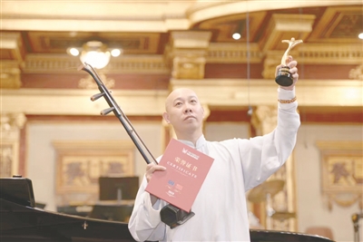 沈阳国际著名二胡演奏家用两根琴弦传播中国好声音