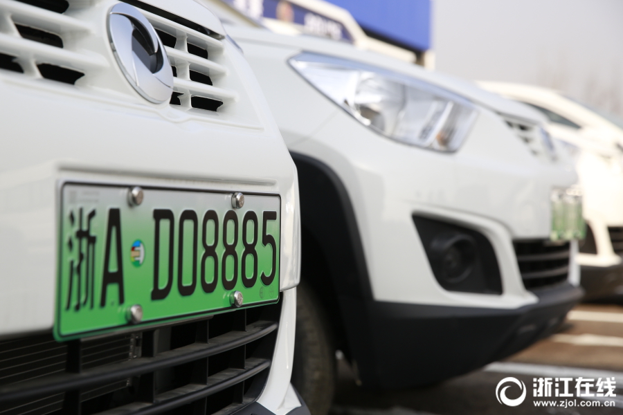 浙江启用新能源汽车专用车牌 制牌只需3分钟 - 国际在线移动版