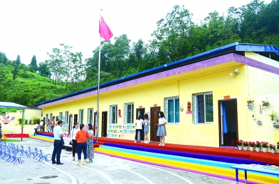 （头条-文字列表）[央媒看四川]：在这里 最有人气的是学校