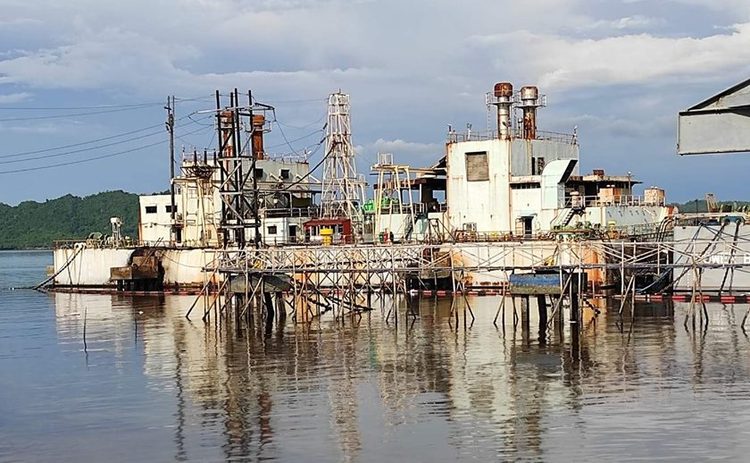 菲律宾一艘发电船爆炸 致4万升燃油泄漏