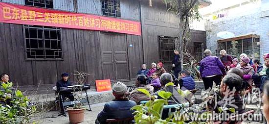 老教师痛斥乡村婚丧陋习：葬礼上唱《喜洋洋》