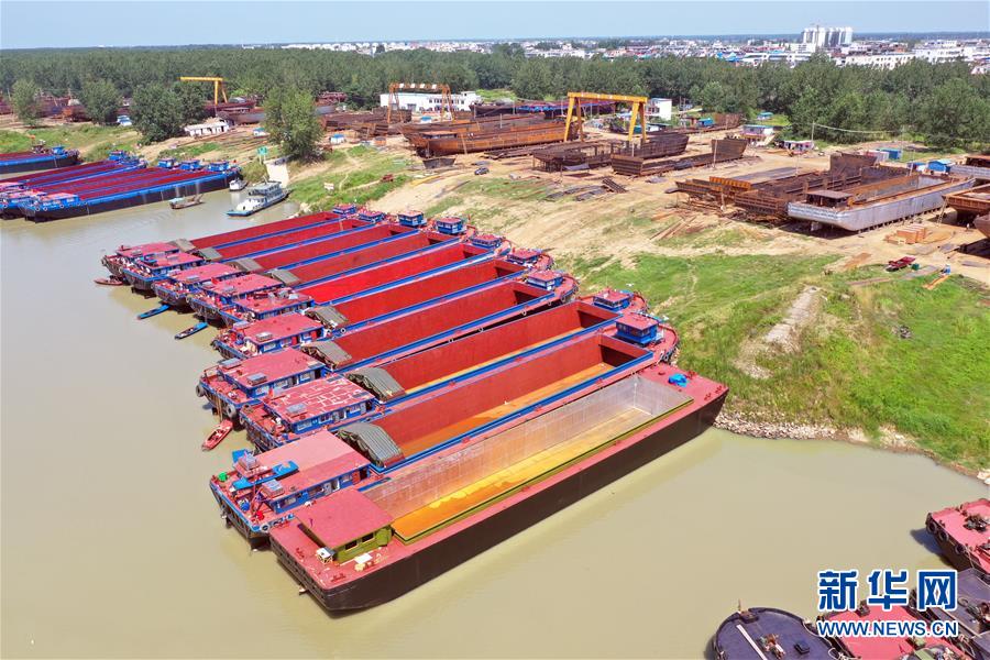 河南淮滨:十里淮堤造船忙 河南淮滨:十里淮堤造船忙