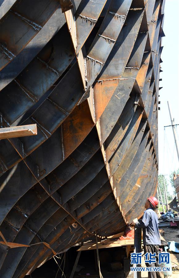 河南淮滨:十里淮堤造船忙 河南淮滨:十里淮堤造船忙