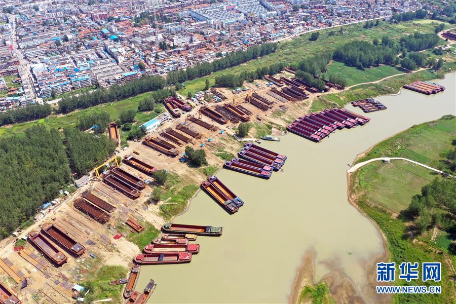 河南淮滨:十里淮堤造船忙 河南淮滨:十里淮堤造船忙