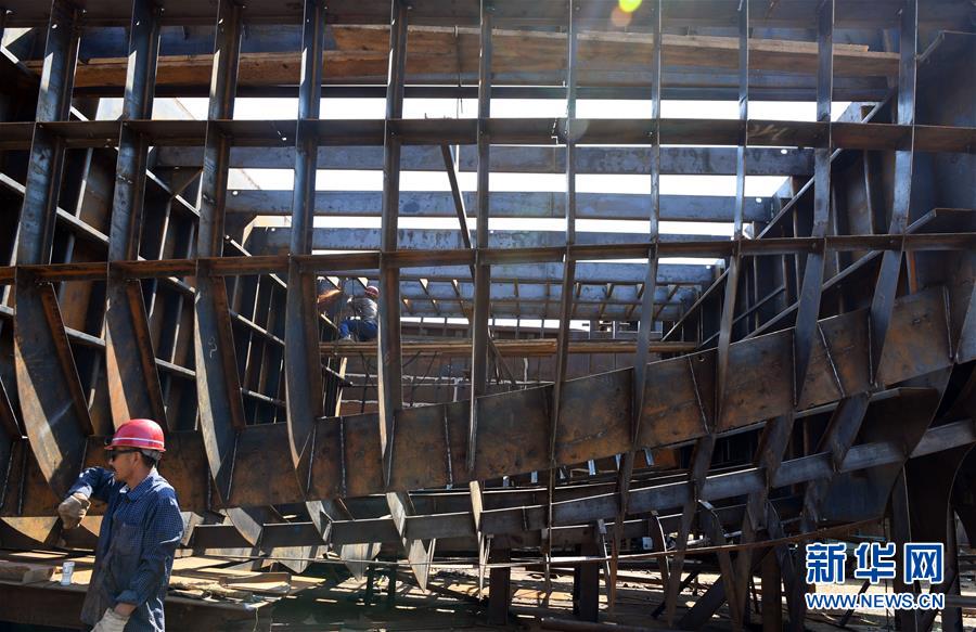 河南淮滨:十里淮堤造船忙 河南淮滨:十里淮堤造船忙