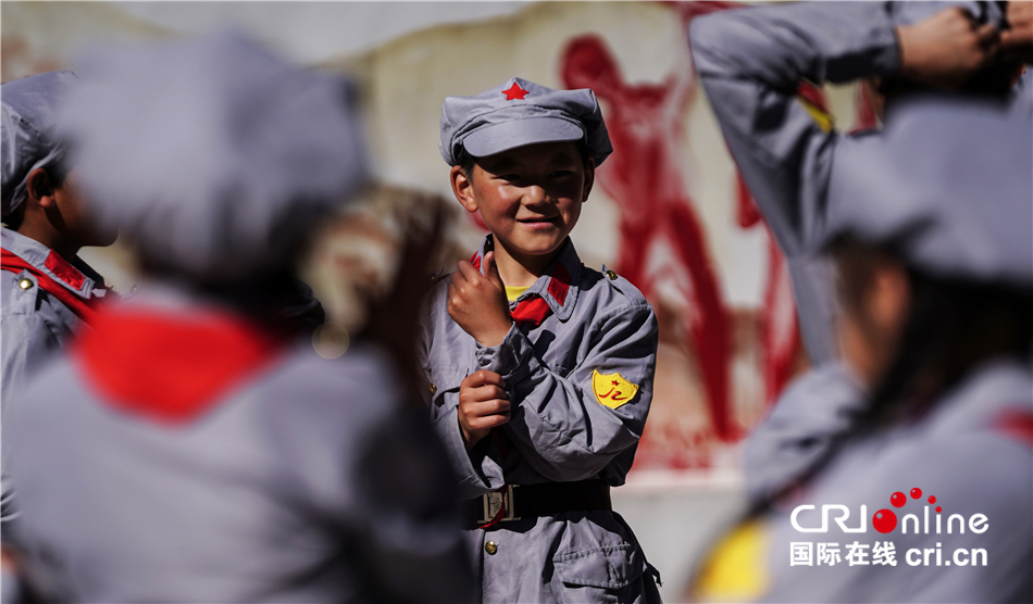 【不忘初心 记者再走长征路】雪山童谣忆长征