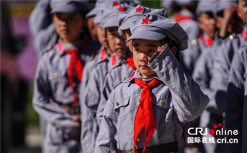 【不忘初心 记者再走长征路】雪山童谣忆长征